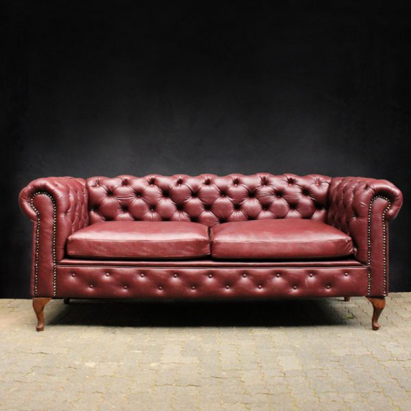 chesterfield couch red/brown leather button back