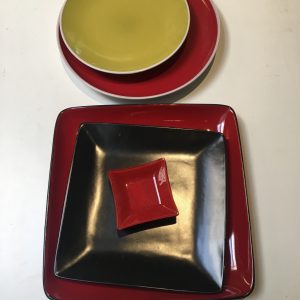 plates asst reds