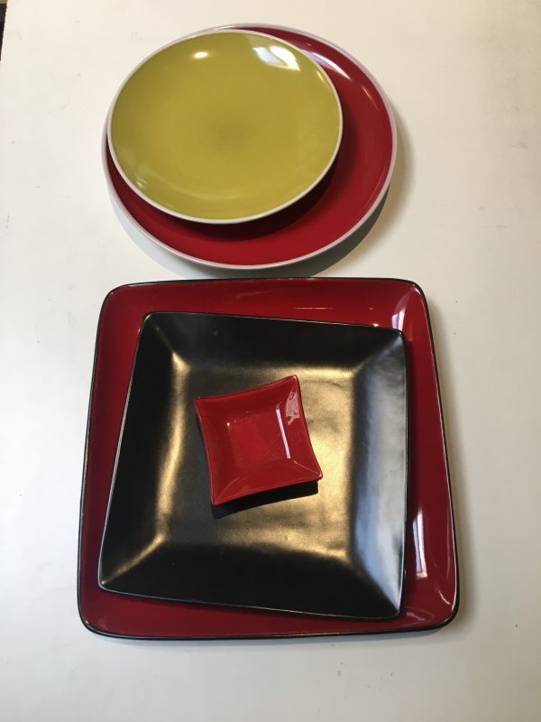 plates asst reds
